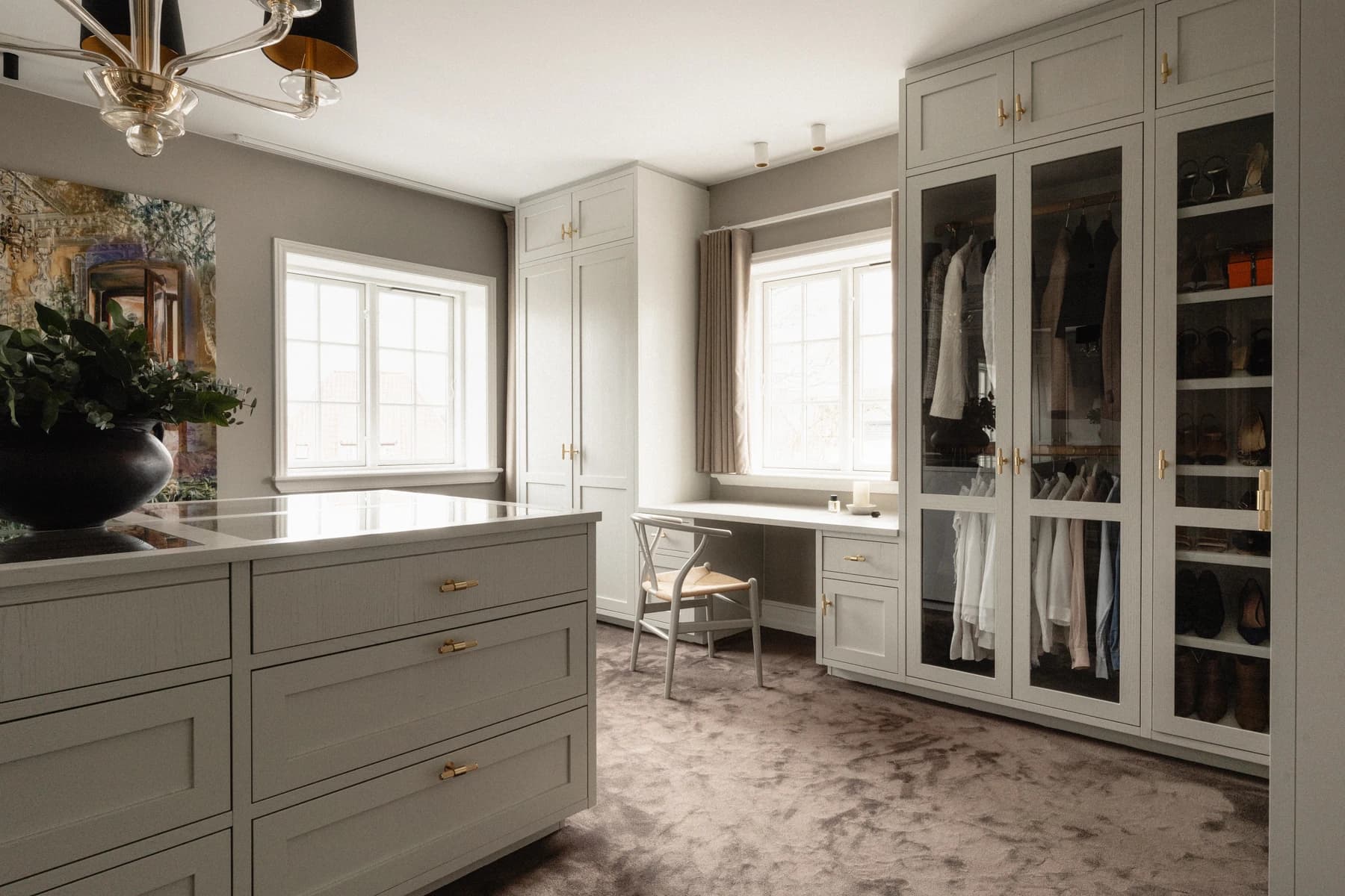 Specialdesignet snedkerinventar – køkken, badeværelse, garderobe og walk-in i egetræ, valnød og marmor med messing armatur · V.11 Aalborg · Aalborg · Riise Studio (53)