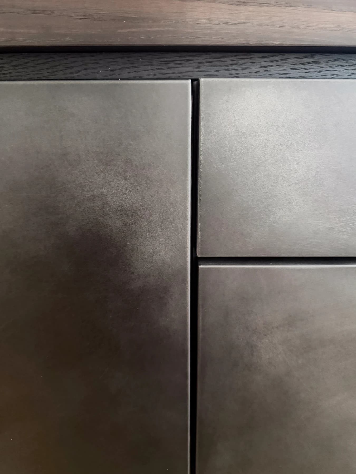 Specialdesignet snedkerinventar – køkken, badeværelse, garderobe og walk-in i egetræ, valnød og marmor med messing armatur · Boform Line køkken inkl. kvadrat ø og opstalt · Hasseris Aalborg · Aalborg · Riise Studio (12)